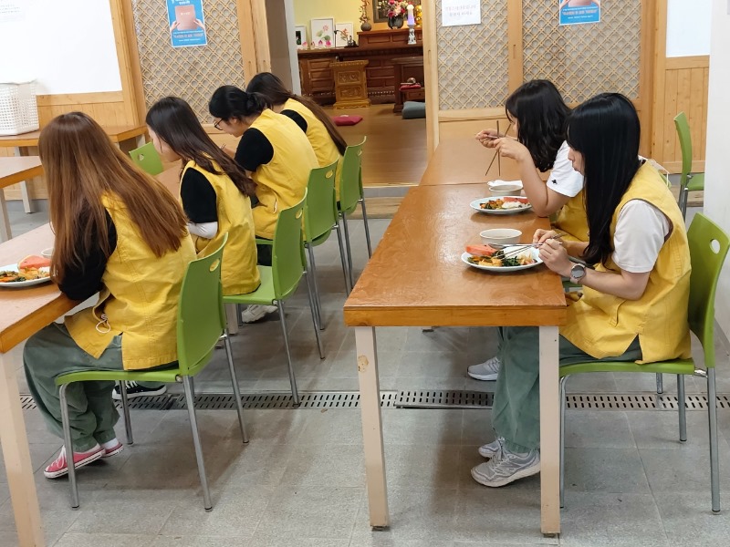저녁공양.jpg
